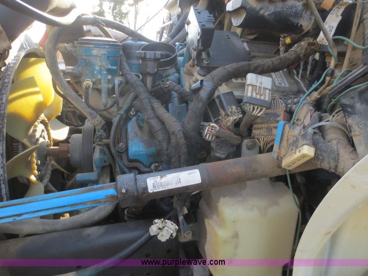 image for item F8171 2005 International 4200 water truck