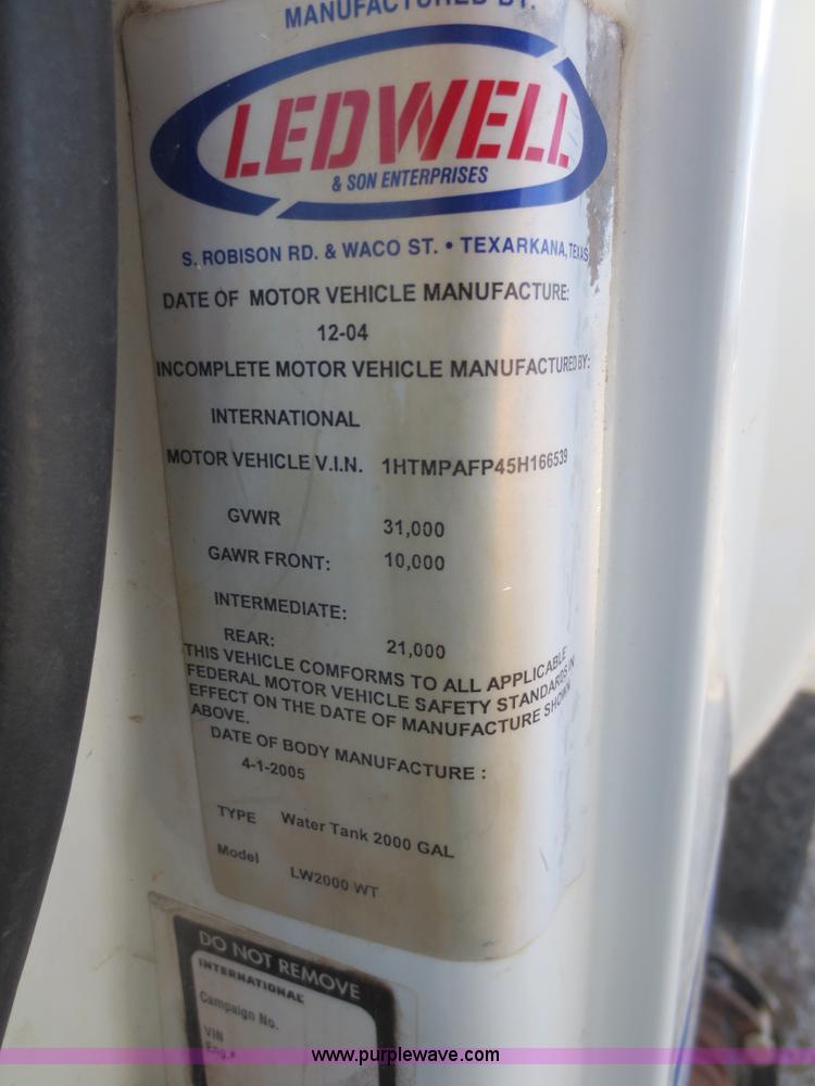 image for item F8171 2005 International 4200 water truck