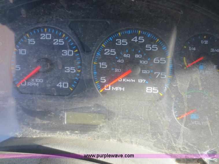 image for item F8171 2005 International 4200 water truck