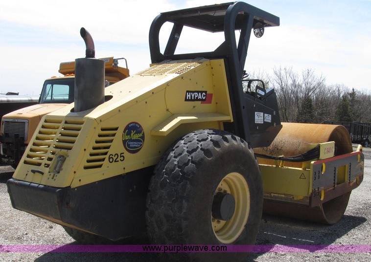 image for item G2349 2005 Hypac C-840-C vibratory articulated single drum roller