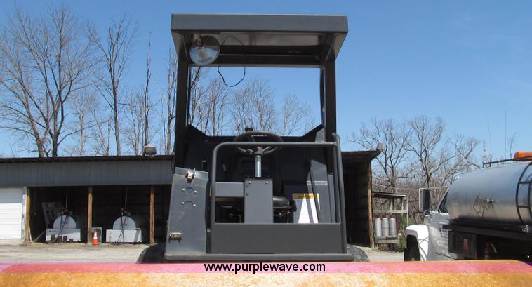 image for item G2349 2005 Hypac C-840-C vibratory articulated single drum roller