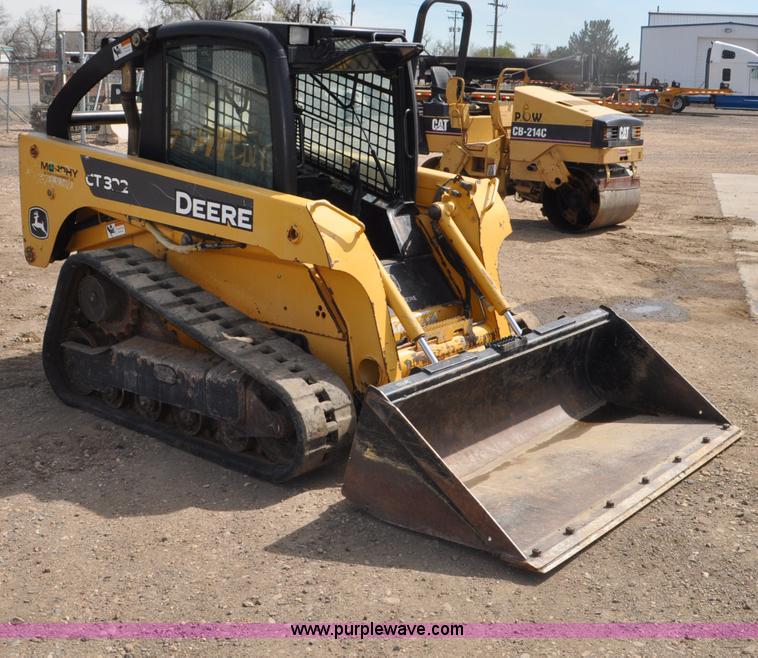 image for item G6452 2009 John Deere CT322 skid steer