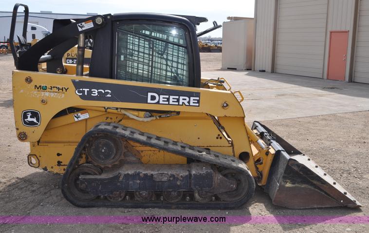 image for item G6452 2009 John Deere CT322 skid steer