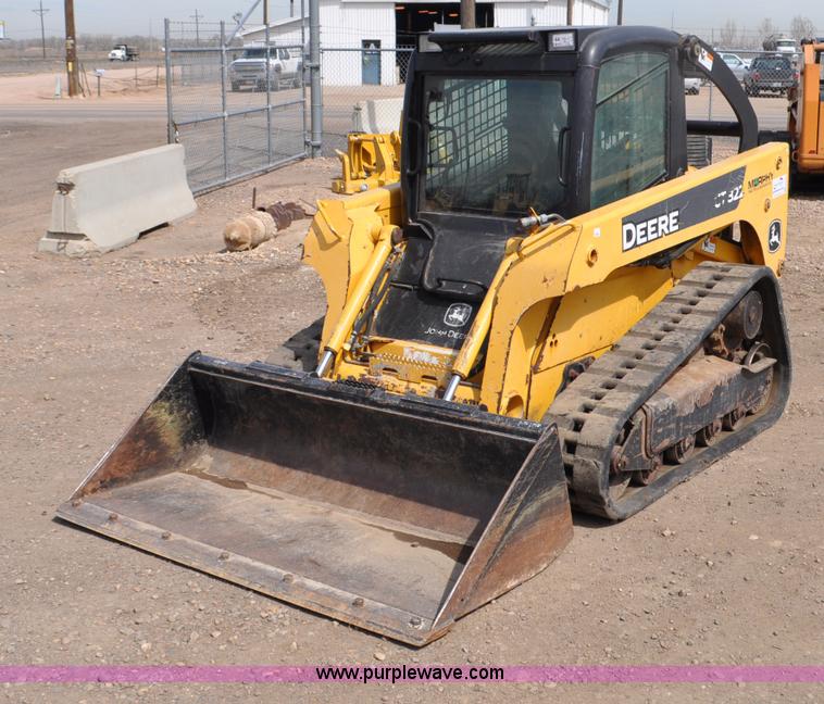 image for item G6452 2009 John Deere CT322 skid steer