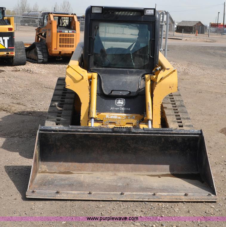 image for item G6452 2009 John Deere CT322 skid steer
