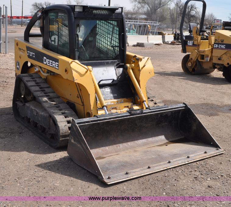 image for item G6452 2009 John Deere CT322 skid steer