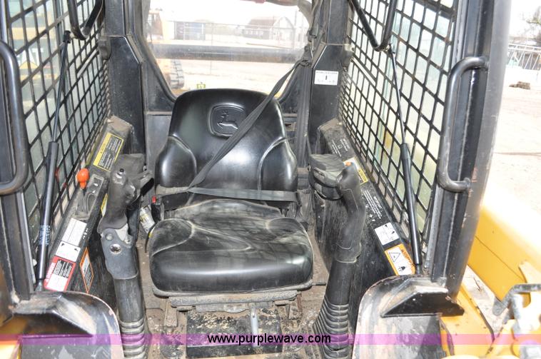 image for item G6452 2009 John Deere CT322 skid steer