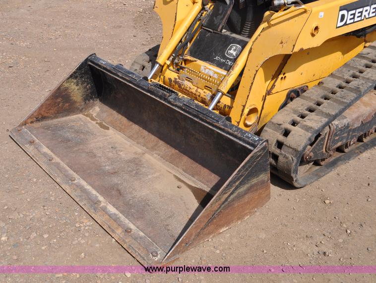 image for item G6452 2009 John Deere CT322 skid steer