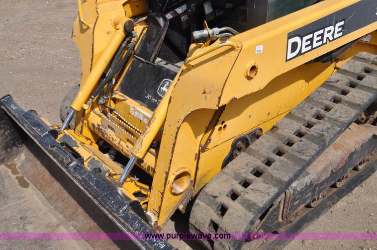 image for item G6452 2009 John Deere CT322 skid steer