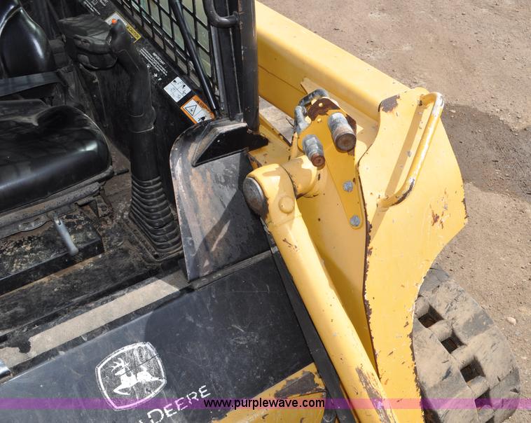 image for item G6452 2009 John Deere CT322 skid steer