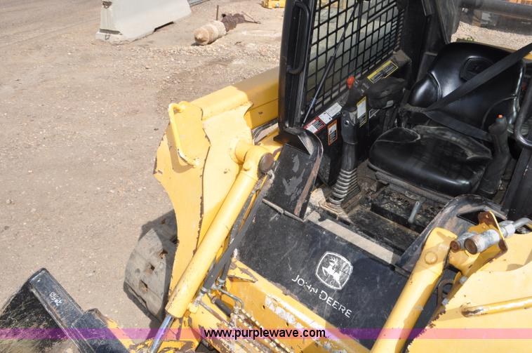 image for item G6452 2009 John Deere CT322 skid steer