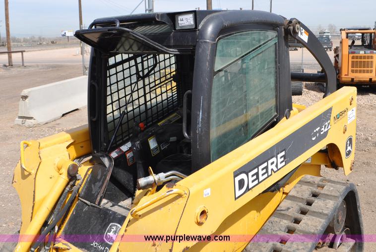 image for item G6452 2009 John Deere CT322 skid steer