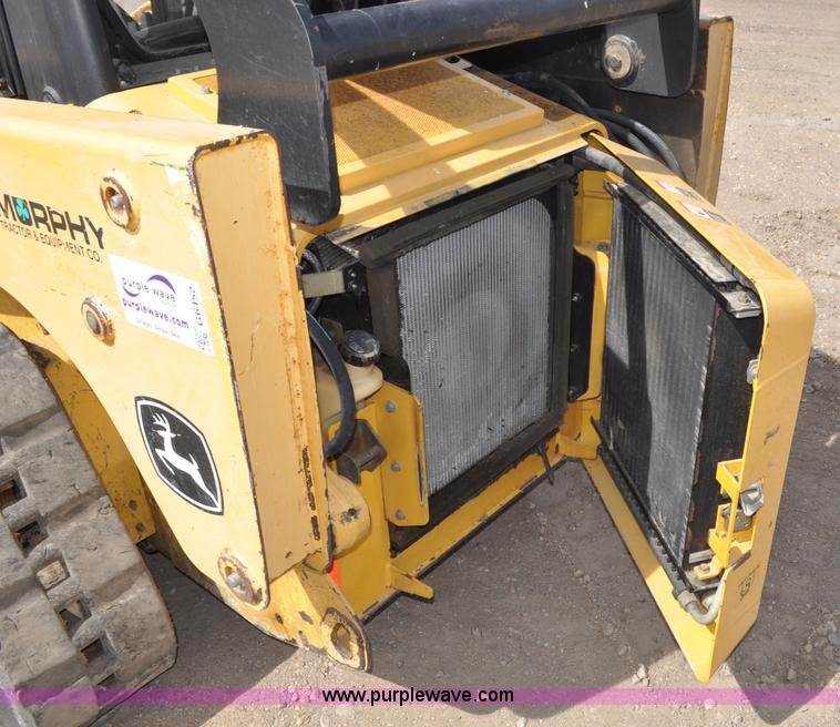image for item G6452 2009 John Deere CT322 skid steer