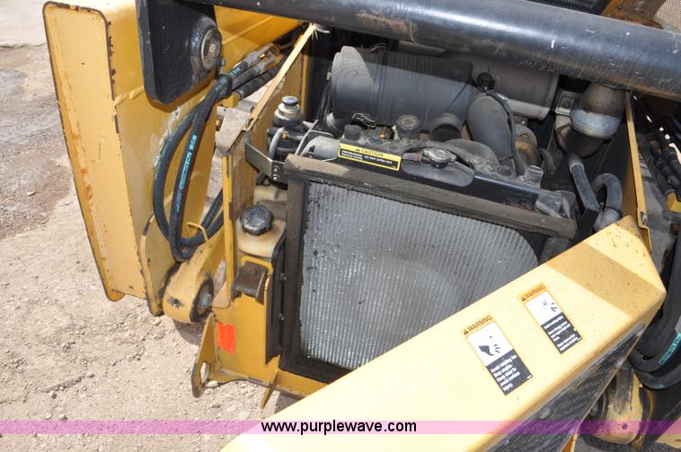 image for item G6452 2009 John Deere CT322 skid steer