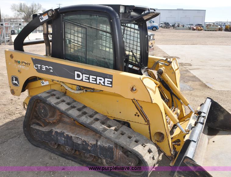 image for item G6452 2009 John Deere CT322 skid steer