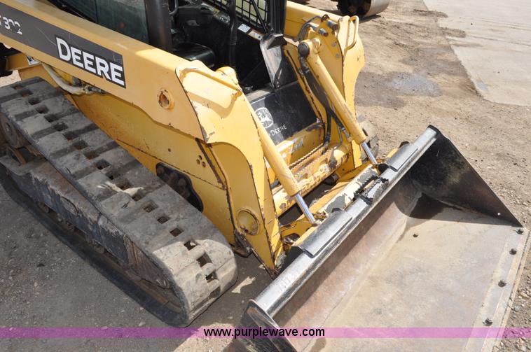image for item G6452 2009 John Deere CT322 skid steer