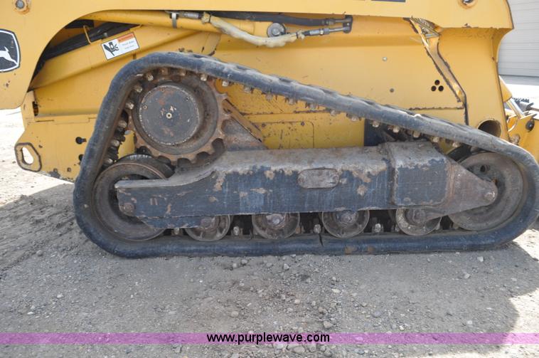 image for item G6452 2009 John Deere CT322 skid steer