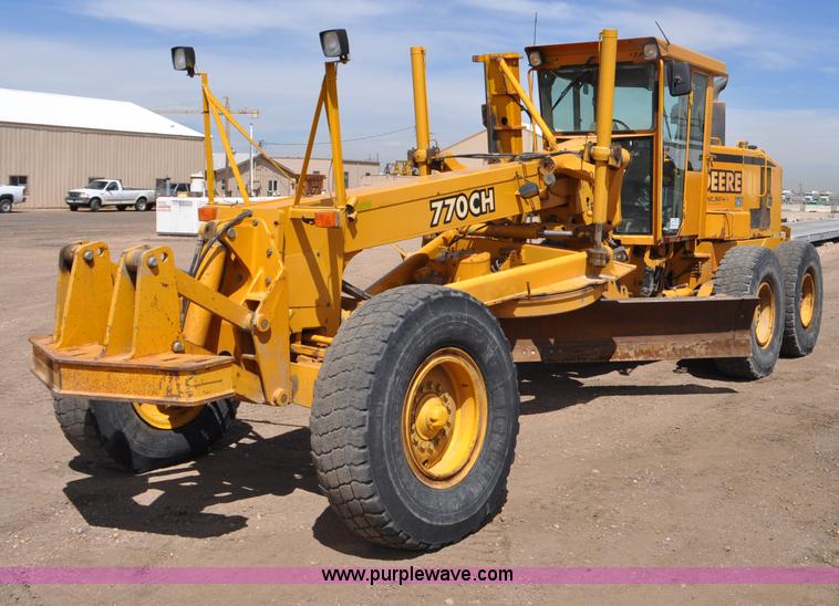 image for item G6454 1998 John Deere 770CH articulated motor grader