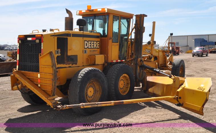 image for item G6454 1998 John Deere 770CH articulated motor grader