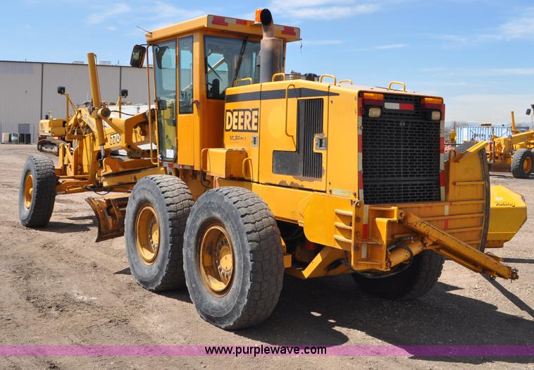 image for item G6454 1998 John Deere 770CH articulated motor grader