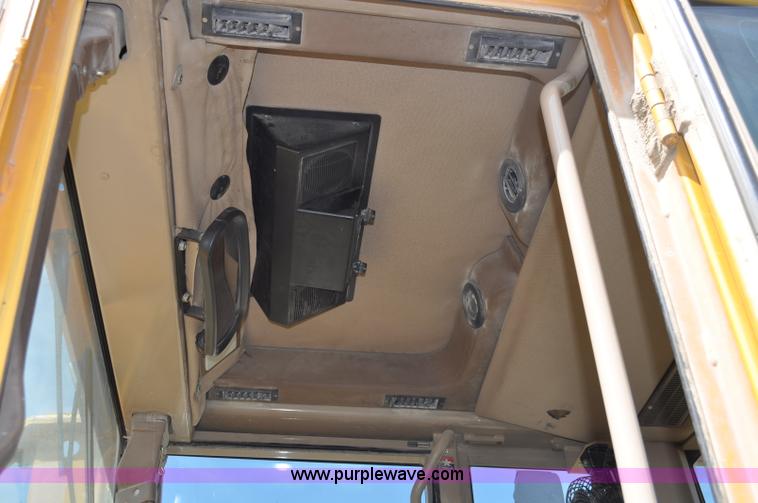 image for item G6454 1998 John Deere 770CH articulated motor grader