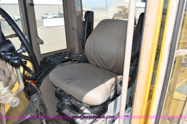 image for item G6454 1998 John Deere 770CH articulated motor grader