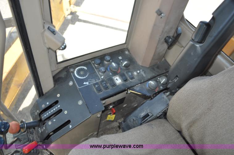 image for item G6454 1998 John Deere 770CH articulated motor grader