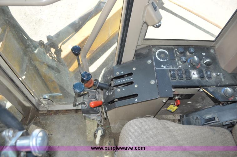 image for item G6454 1998 John Deere 770CH articulated motor grader