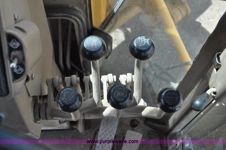 image for item G6454 1998 John Deere 770CH articulated motor grader