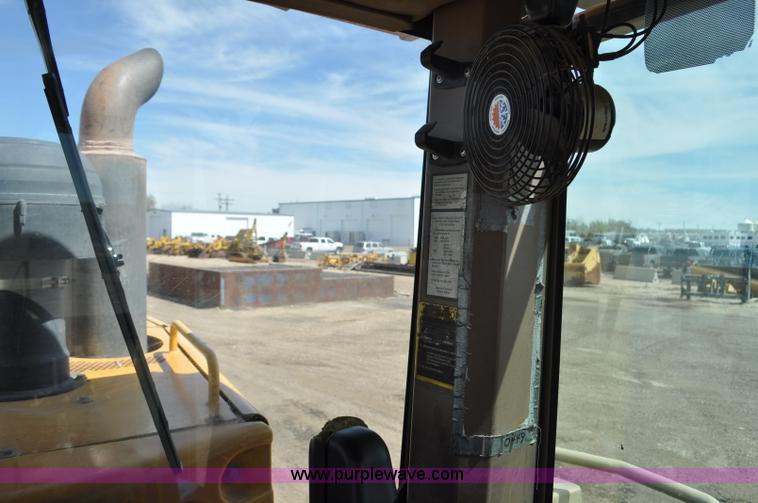 image for item G6454 1998 John Deere 770CH articulated motor grader