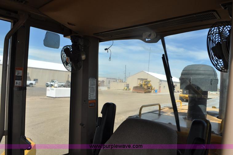 image for item G6454 1998 John Deere 770CH articulated motor grader