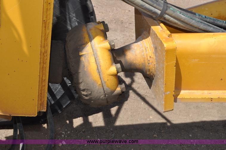 image for item G6454 1998 John Deere 770CH articulated motor grader