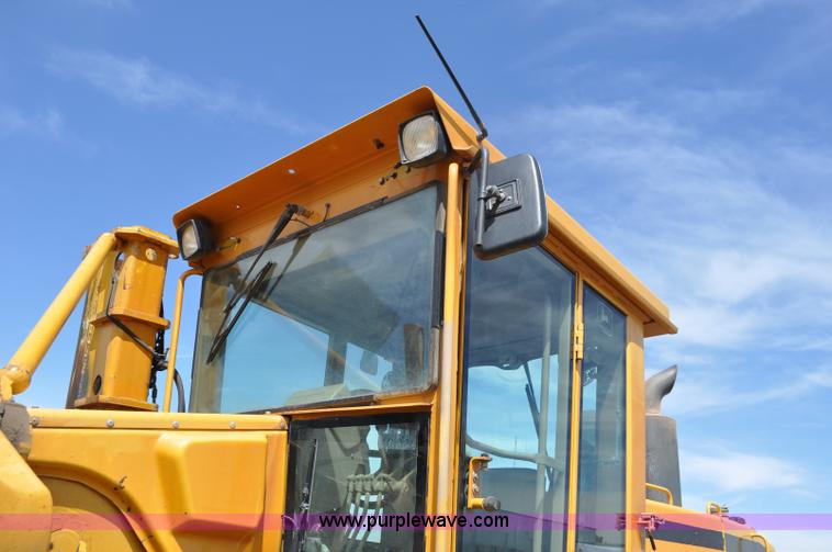 image for item G6454 1998 John Deere 770CH articulated motor grader