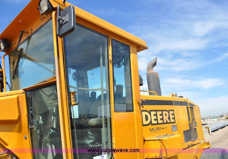 image for item G6454 1998 John Deere 770CH articulated motor grader