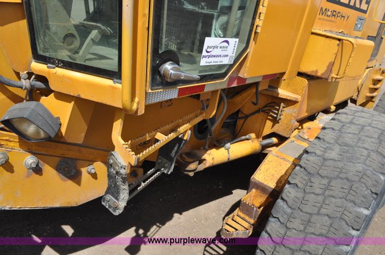 image for item G6454 1998 John Deere 770CH articulated motor grader