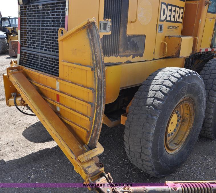 image for item G6454 1998 John Deere 770CH articulated motor grader