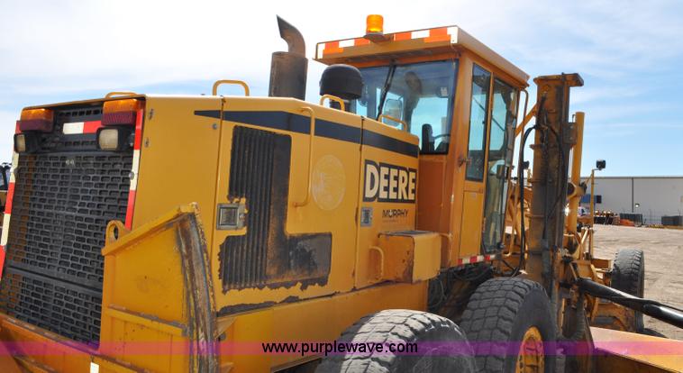 image for item G6454 1998 John Deere 770CH articulated motor grader