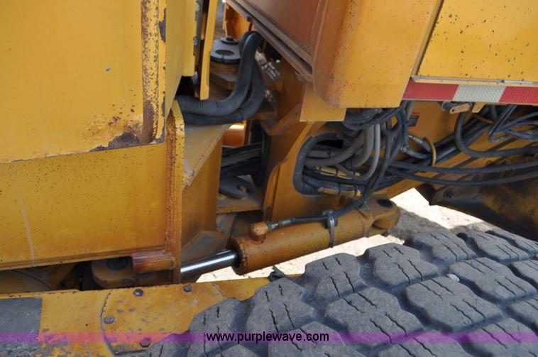 image for item G6454 1998 John Deere 770CH articulated motor grader