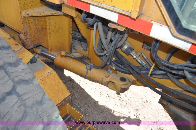 image for item G6454 1998 John Deere 770CH articulated motor grader