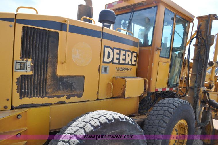 image for item G6454 1998 John Deere 770CH articulated motor grader