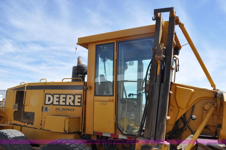 image for item G6454 1998 John Deere 770CH articulated motor grader