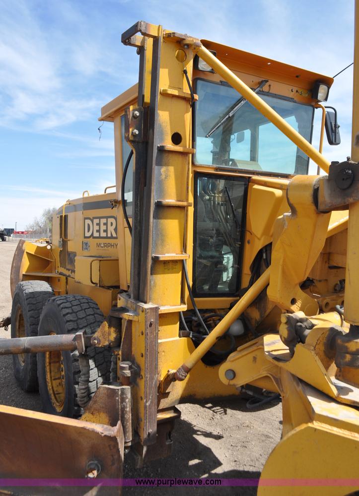 image for item G6454 1998 John Deere 770CH articulated motor grader