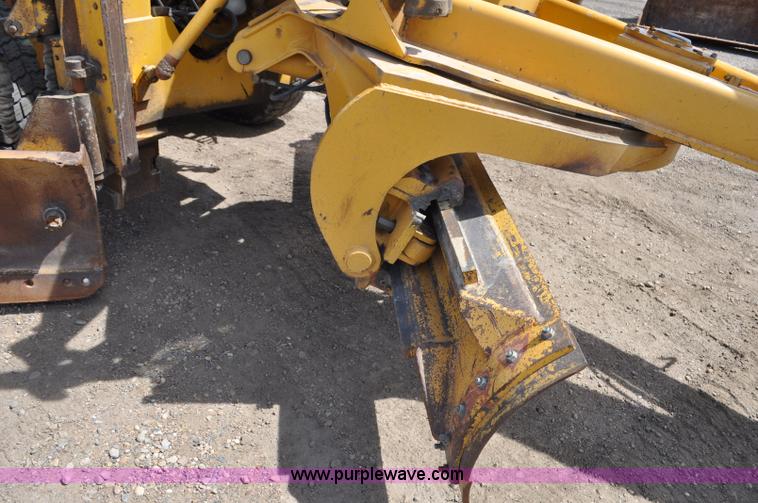 image for item G6454 1998 John Deere 770CH articulated motor grader