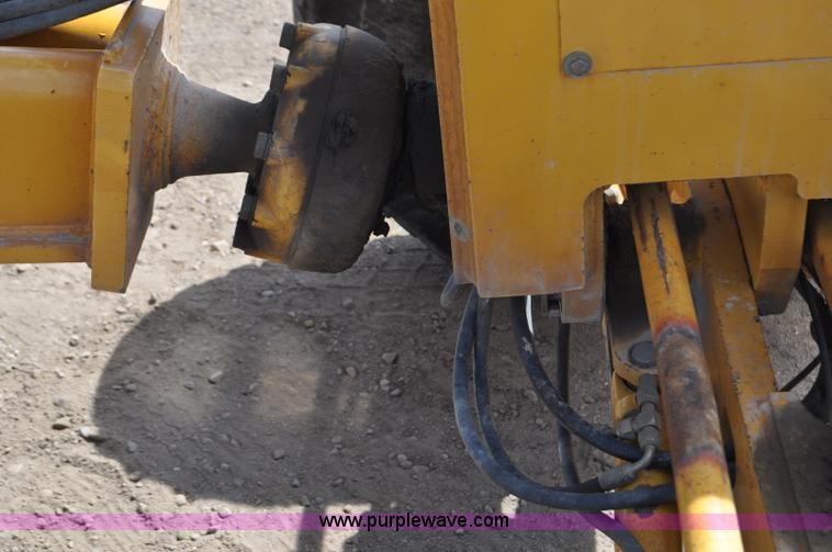 image for item G6454 1998 John Deere 770CH articulated motor grader