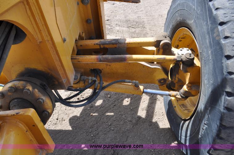 image for item G6454 1998 John Deere 770CH articulated motor grader