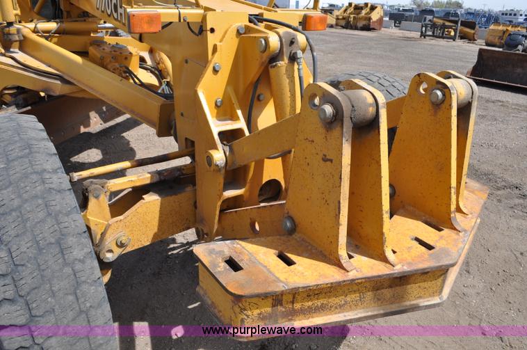 image for item G6454 1998 John Deere 770CH articulated motor grader