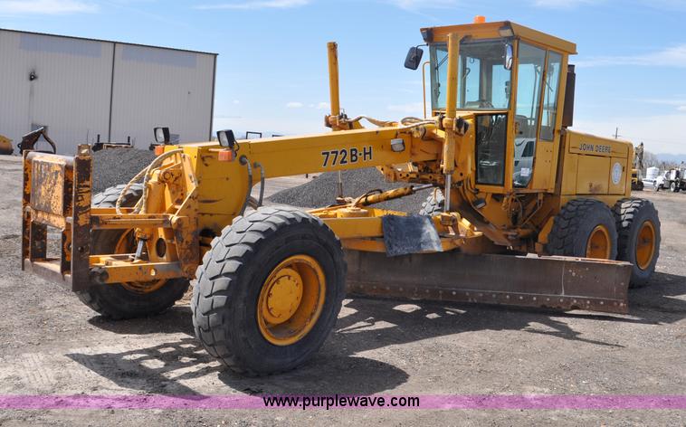 image for item G6455 1989 John Deere 772BH motor grader