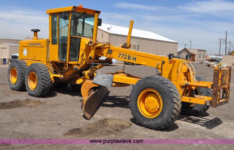 image for item G6455 1989 John Deere 772BH motor grader