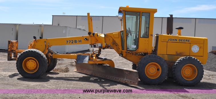 image for item G6455 1989 John Deere 772BH motor grader