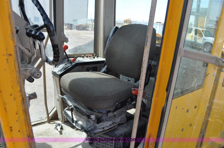 image for item G6455 1989 John Deere 772BH motor grader